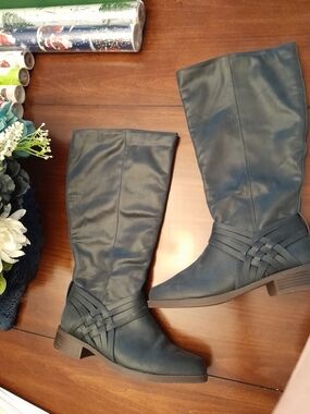 Classic Women's Tall Riding Boots in Dark Blue Size 8